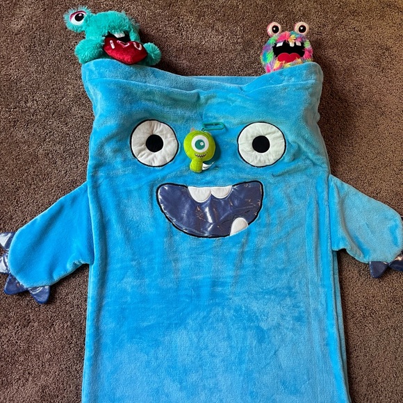 Children's plush sleeping bag with 3 monster plush animals - Picture 9 of 13